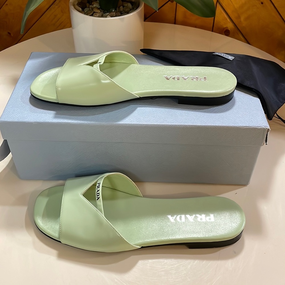 Prada pistachio /light green flats.